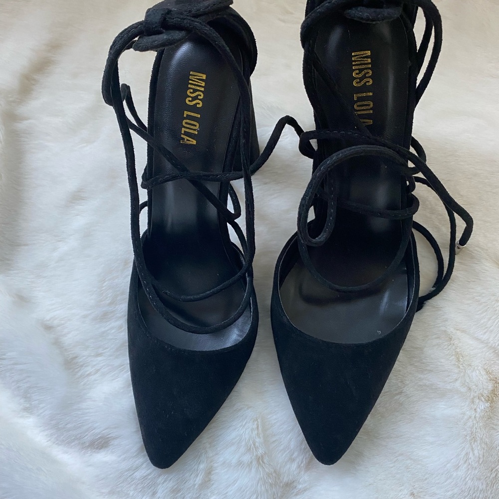 Black Laced-Up Pumps